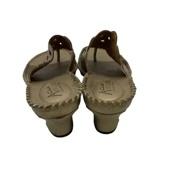 Clarks Artisan Size 9 M Leather Cut Out Thong Style Wedges Sandals Metallic Gold - Picture 7 of 9